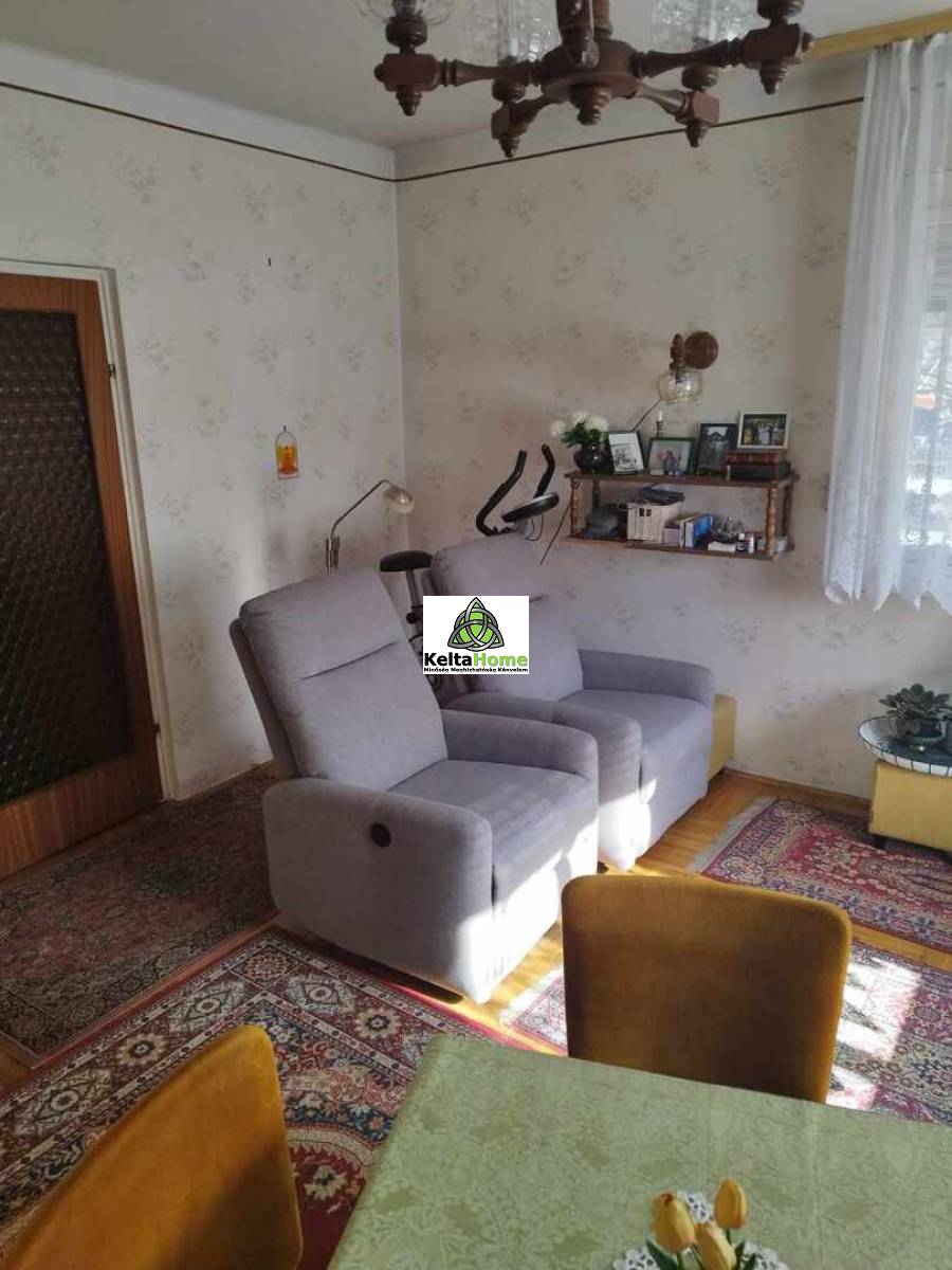 eladó családi ház, Göd