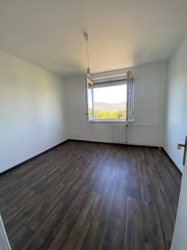 Eladó panellakás, Budapest, III. kerület 2 szoba 49 m² 67.9 M Ft